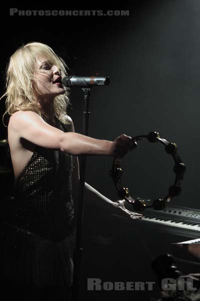 METRIC - 2009-05-04 - PARIS - La Maroquinerie - Emily Haines